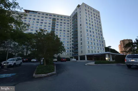10401 Grosvenor Pl #1305, Rockville, MD 20852