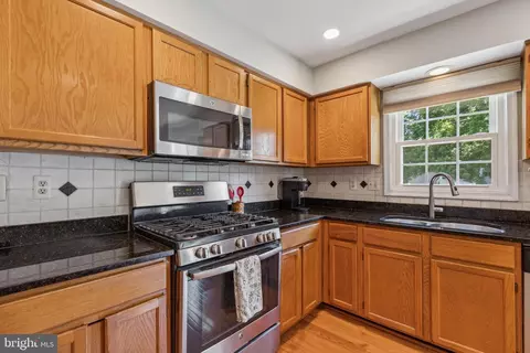 605 Avon Square Ct, Silver Spring, MD 20905 photo 12