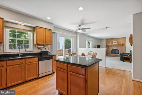 605 Avon Square Ct, Silver Spring, MD 20905 photo 11