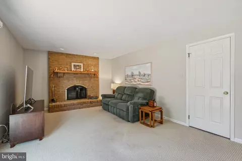 605 Avon Square Ct, Silver Spring, MD 20905 photo 14