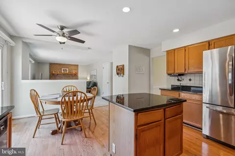 605 Avon Square Ct, Silver Spring, MD 20905 photo 13