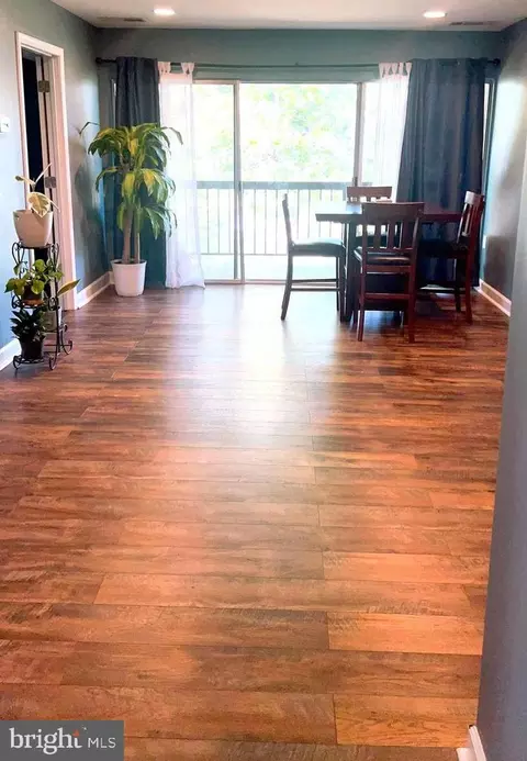 18607 Walkers Choice Rd #18607, Montgomery Village, MD 20886
