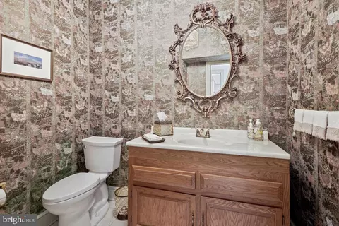 9713 Hall Rd, Potomac, MD 20854 photo 10