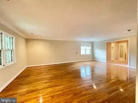9713 Hall Rd, Potomac, MD 20854 photo 16