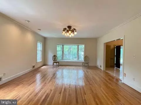 9713 Hall Rd, Potomac, MD 20854 photo 5