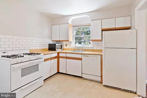 9017 Sudbury Rd, Silver Spring, MD 20901 photo 8