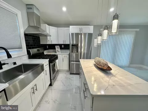 2 Rosanne Ln, Rockville, MD 20851