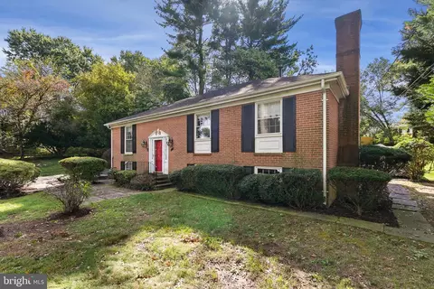 4 Locksley Ct, Silver Spring, MD 20904 photo 2