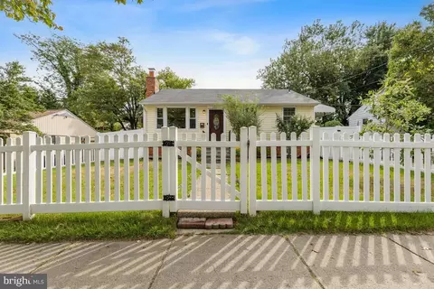 10017 Montauk Ave, Bethesda, MD 20817