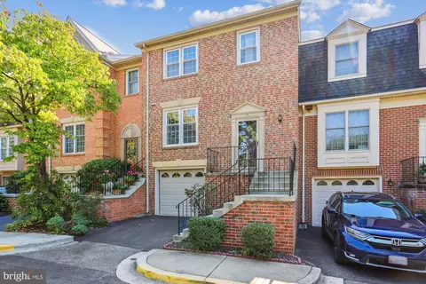 5 Taveshire Ct, Bethesda, MD 20817