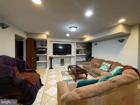 2053 Mayflower Dr, Silver Spring, MD 20905 photo 32