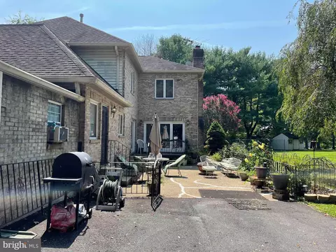 2053 Mayflower Dr, Silver Spring, MD 20905 photo 3
