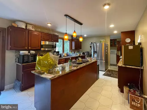 2053 Mayflower Dr, Silver Spring, MD 20905 photo 9