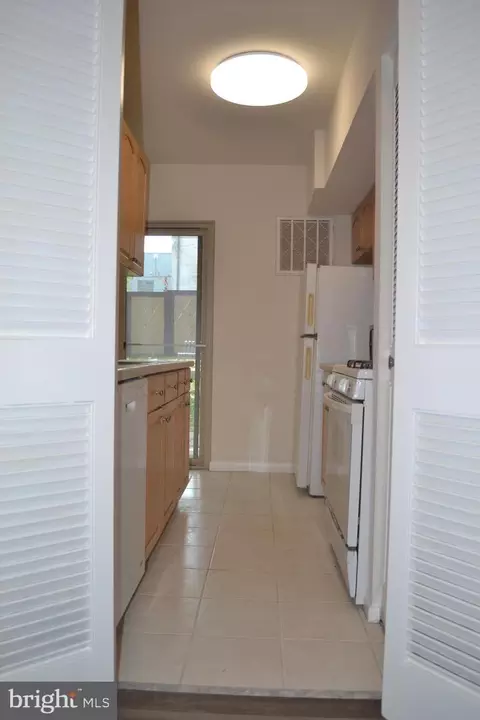 2302 Greenery Ln #102-16, Silver Spring, MD 20906 photo 7