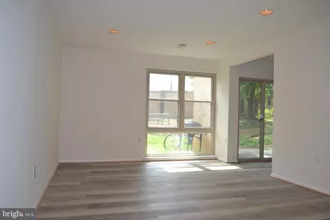 2302 Greenery Ln #102-16, Silver Spring, MD 20906 photo 3
