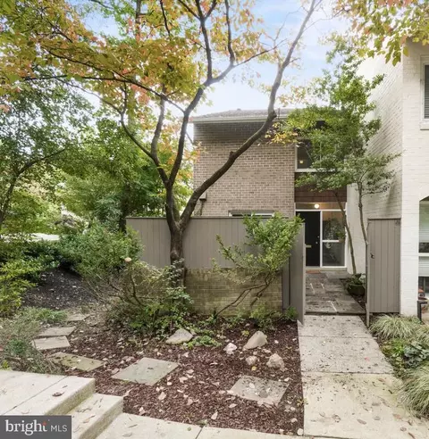 142 New Mark Esplanade, Rockville, MD 20850