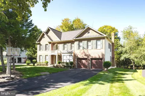 13111 Piney Knoll Ln, Potomac, MD 20854