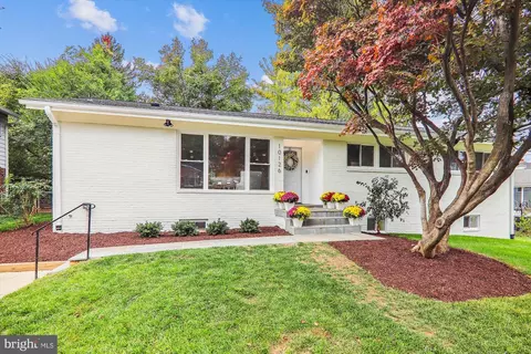 10126 Ashburton Ln, Bethesda, MD 20817