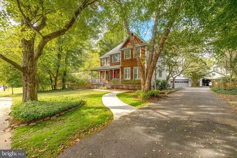 3211 Mccomas Ave, Kensington, MD 20895