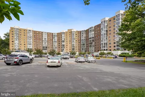 15100 Interlachen Dr #825/826, Silver Spring, MD 20906