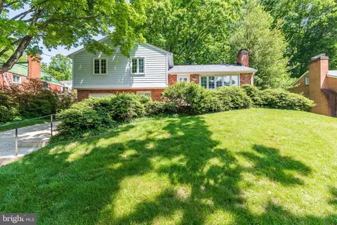 5721 Rossmore Dr, Bethesda, MD 20814