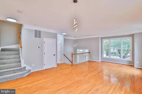1004 Pleasant Dr, Rockville, MD 20850