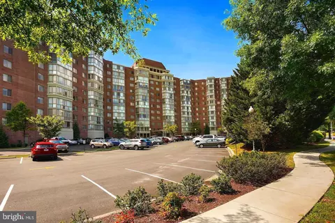3210 N Leisure World Blvd #704, Silver Spring, MD 20906