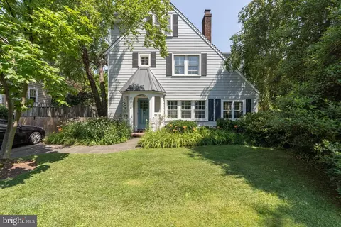 7826 Glenbrook Rd, Bethesda, MD 20814