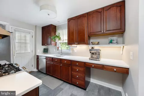 9605 Sutherland Rd, Silver Spring, MD 20901 photo 6