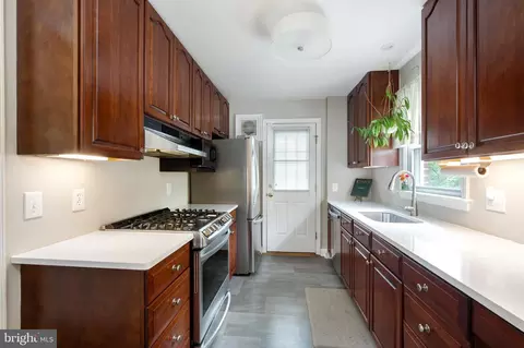 9605 Sutherland Rd, Silver Spring, MD 20901 photo 5