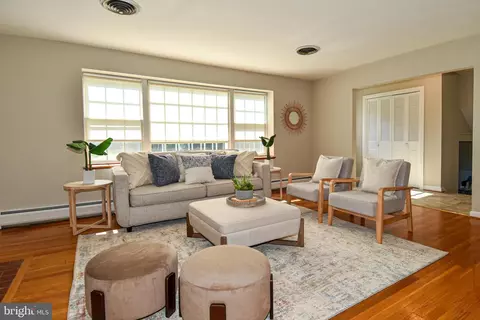1002 Robroy Dr, Silver Spring, MD 20903