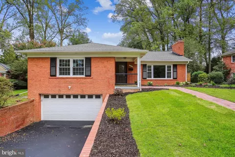 9909 E Bexhill Dr, Kensington, MD 20895