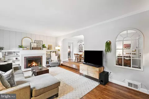 9200 Sudbury Rd, Silver Spring, MD 20901 photo 3