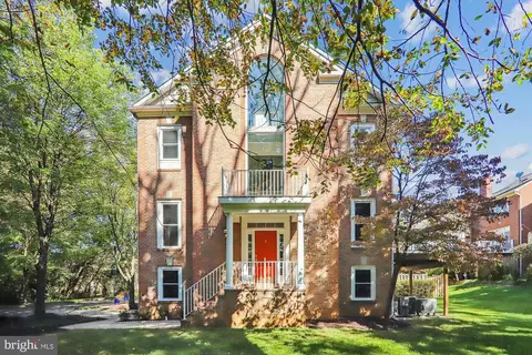 1 Sterling Ct, Rockville, MD 20850
