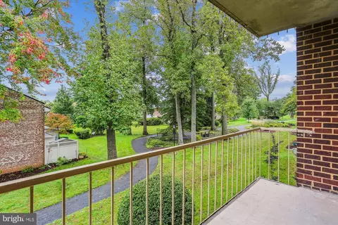 3640 Gleneagles Dr #10-2D, Silver Spring, MD 20906