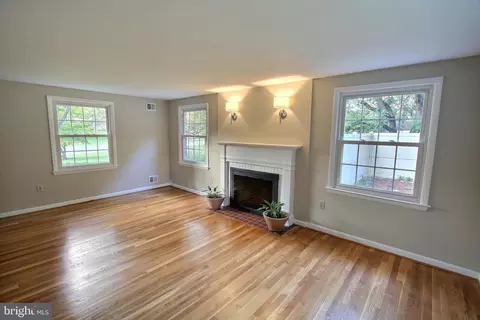19213 Plummer Dr, Germantown, MD 20876 photo 22