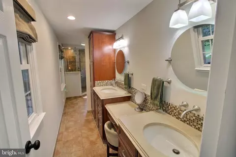 19213 Plummer Dr, Germantown, MD 20876 photo 5