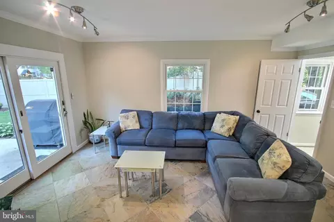 19213 Plummer Dr, Germantown, MD 20876 photo 3