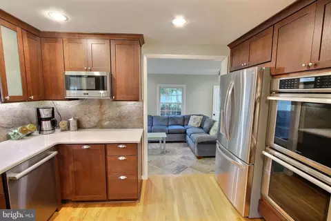 19213 Plummer Dr, Germantown, MD 20876 photo 9