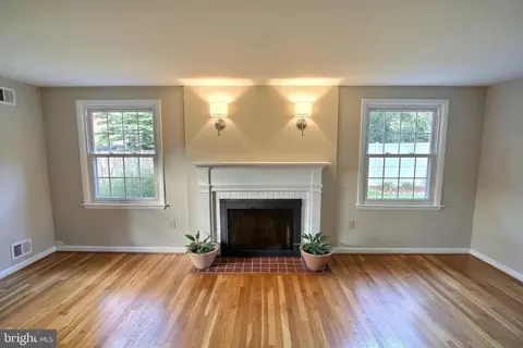 19213 Plummer Dr, Germantown, MD 20876 photo 23