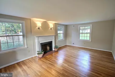 19213 Plummer Dr, Germantown, MD 20876 photo 24