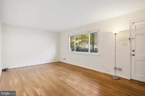 816 Orange Dr, Silver Spring, MD 20901 photo 6