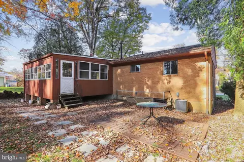816 Orange Dr, Silver Spring, MD 20901 photo 3