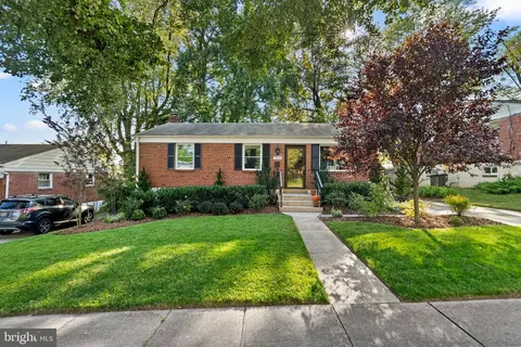 4704 Olden Rd, Rockville, MD 20852