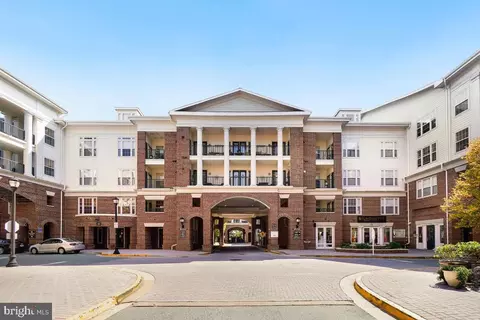 3 Arch Pl #227, Gaithersburg, MD 20878