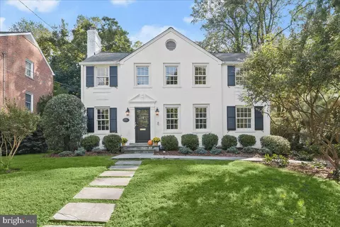 5916 Welborn Dr, Bethesda, MD 20816