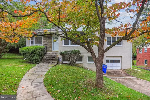 9105 Levelle Dr, Chevy Chase, MD 20815
