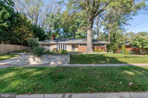 1128 Cresthaven Dr, Silver Spring, MD 20903 photo 2