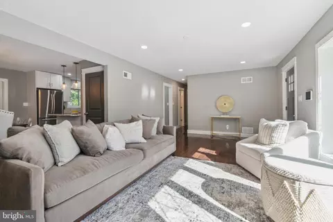 1128 Cresthaven Dr, Silver Spring, MD 20903 photo 9