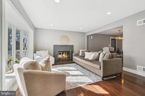 1128 Cresthaven Dr, Silver Spring, MD 20903 photo 8